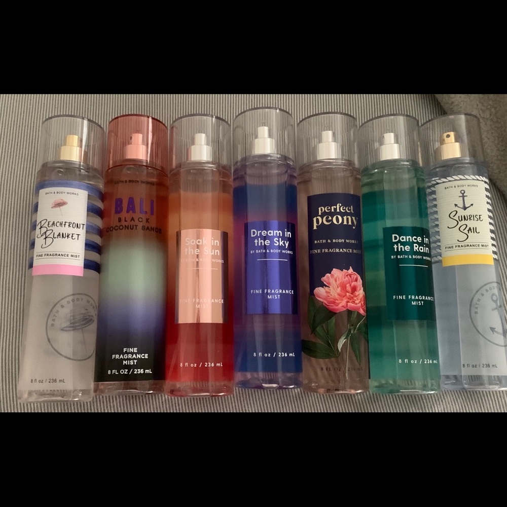 Lot of Bath and Body Works body sprays..all full!!